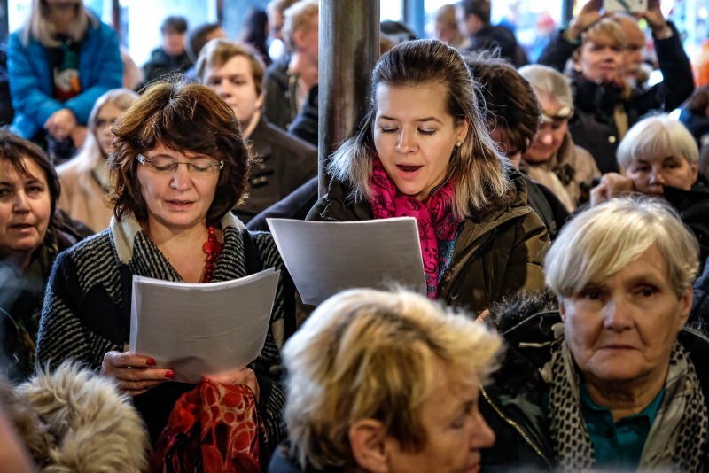 Christmas Mass at Prague's main train station